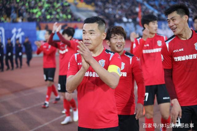 救火4场7分 武汉三镇考虑让代理主教练邓卓翔转正